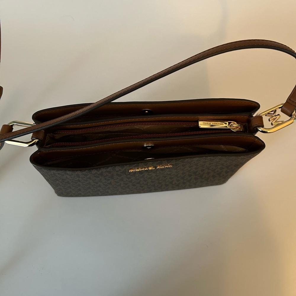 SOLD !!!!Michael Kors Trisha Medium Triple Compartment Crossbody Bag - Picture 12 of 14